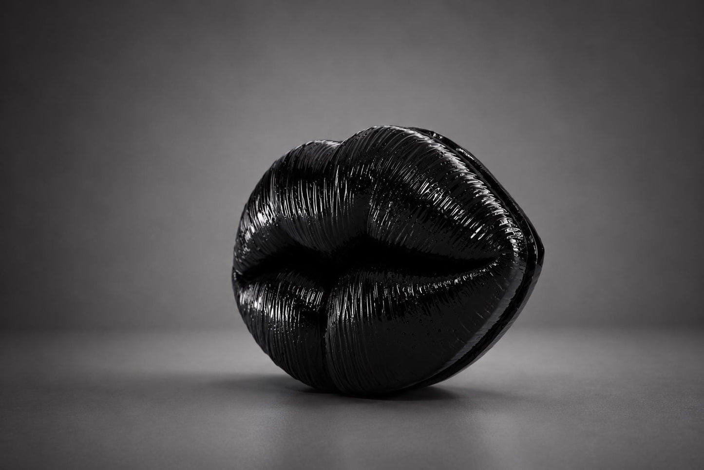 LIQUID KISS | Gloss Black