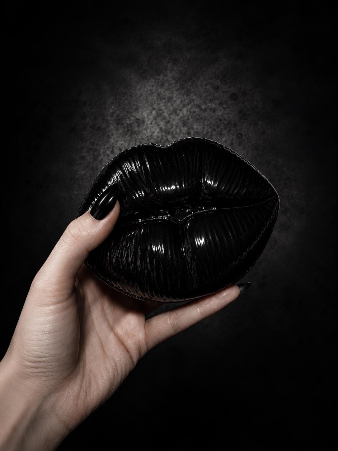LIQUID KISS | Gloss Black